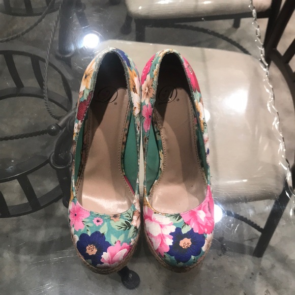 Shoes - Picture 2 of 2